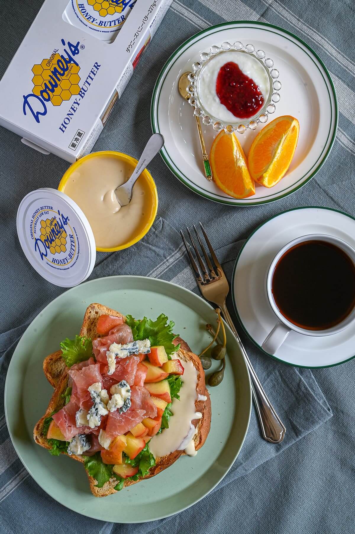 りんごと生ハムのハニーバターサンドイッチ